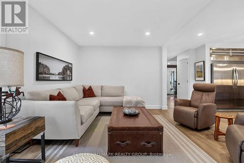 21 Delamere Drive, Ottawa, ON - Indoor Photo Showing Living Room