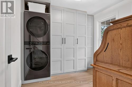 21 Delamere Drive, Ottawa, ON - Indoor Photo Showing Laundry Room