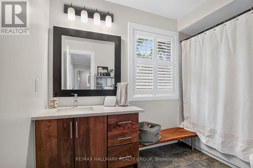 21 Delamere Drive, Ottawa, ON - Indoor Photo Showing Bathroom