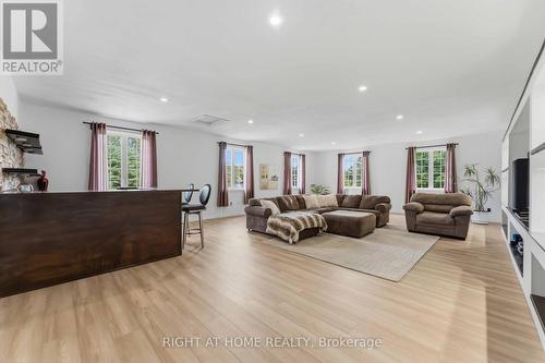 1607 Landel Drive, Ottawa, ON - Indoor Photo Showing Other Room