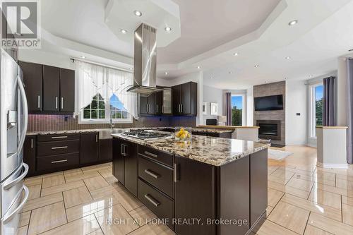 1607 Landel Drive, Ottawa, ON - Indoor Photo Showing Kitchen With Upgraded Kitchen