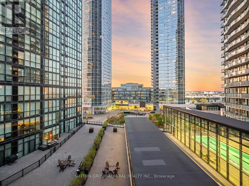 512 - 2900 Highway 7, Vaughan, ON - Outdoor With Balcony With Facade
