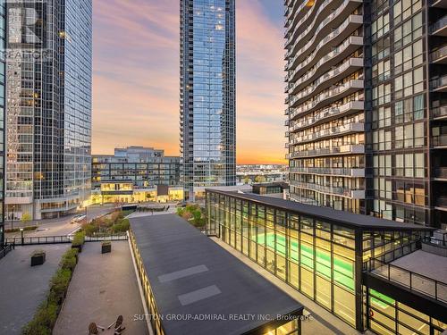 512 - 2900 Highway 7, Vaughan, ON - Outdoor With Balcony With Facade