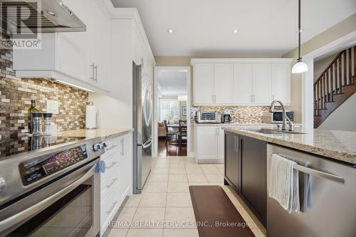 49 Learmont Avenue, Caledon, ON - Indoor Photo Showing Kitchen With Upgraded Kitchen