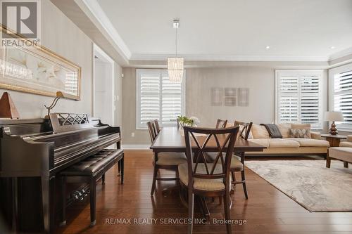 49 Learmont Avenue, Caledon, ON - Indoor Photo Showing Living Room