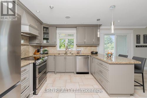 14190 Mount Hope Road, Caledon, ON - Indoor Photo Showing Kitchen With Double Sink With Upgraded Kitchen