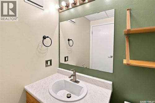 102 431 Tait Court, Saskatoon, SK - Indoor Photo Showing Bathroom
