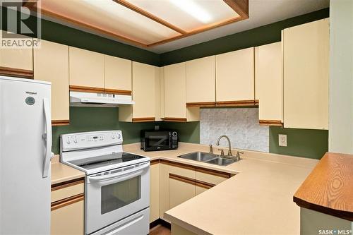 102 431 Tait Court, Saskatoon, SK - Indoor Photo Showing Kitchen With Double Sink