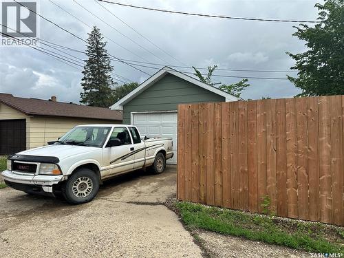1085 4Th Avenue Nw, Moose Jaw, SK - Outdoor