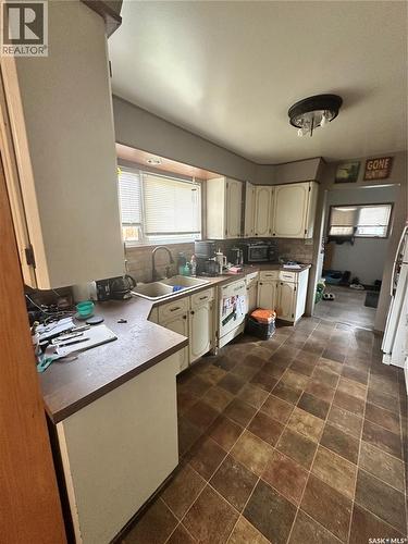 1085 4Th Avenue Nw, Moose Jaw, SK - Indoor Photo Showing Other Room