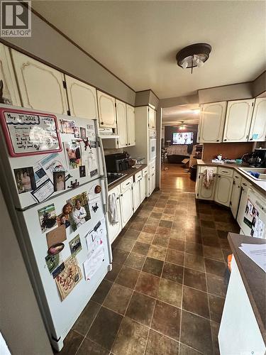 1085 4Th Avenue Nw, Moose Jaw, SK - Indoor Photo Showing Kitchen