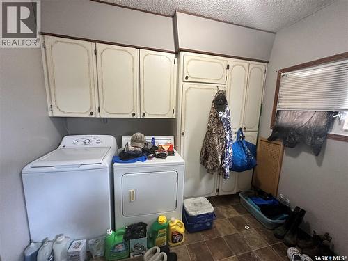 1085 4Th Avenue Nw, Moose Jaw, SK - Indoor Photo Showing Laundry Room