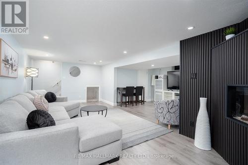 119 Charlotte Place, Kitchener, ON - Indoor Photo Showing Living Room
