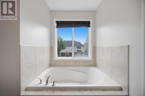9 Ollie Avenue, Brampton, ON - Indoor Photo Showing Bathroom