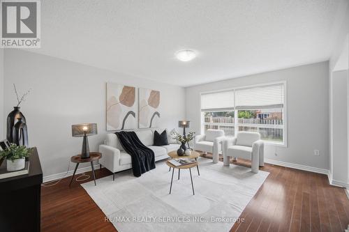 9 Ollie Avenue, Brampton, ON - Indoor Photo Showing Living Room