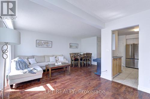 30 Dawson Road, Orangeville, ON - Indoor Photo Showing Living Room