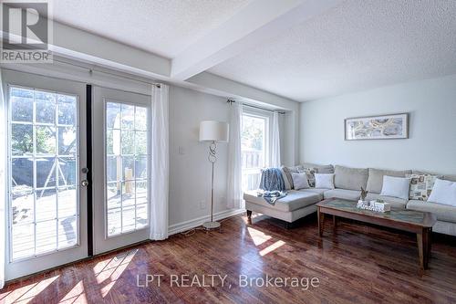 30 Dawson Road, Orangeville, ON - Indoor Photo Showing Living Room