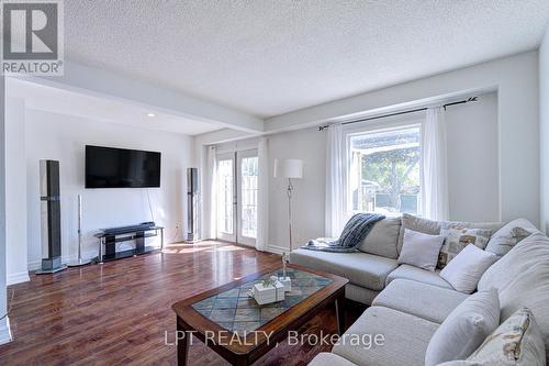 30 Dawson Road, Orangeville, ON - Indoor Photo Showing Living Room