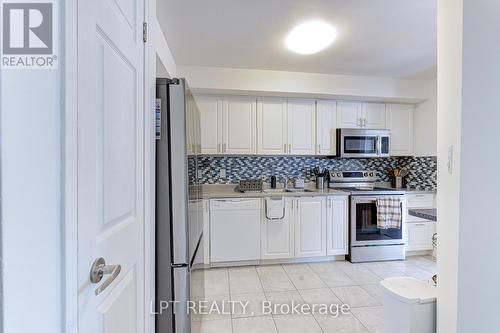 30 Dawson Road, Orangeville, ON - Indoor Photo Showing Kitchen