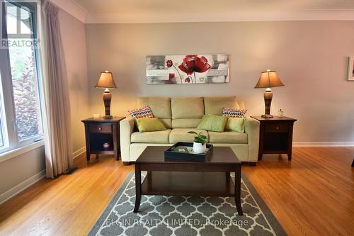 15 Steele Street, St. Thomas, ON - Indoor Photo Showing Living Room