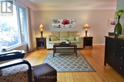 15 Steele Street, St. Thomas, ON - Indoor Photo Showing Living Room