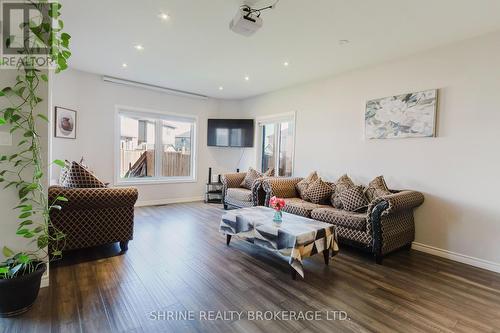 4369 Lismer Lane, London South (South W), ON - Indoor Photo Showing Living Room