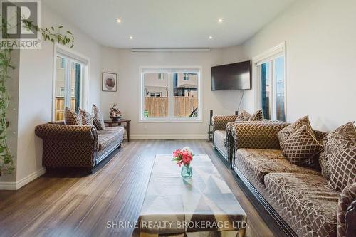 4369 Lismer Lane, London South (South W), ON - Indoor Photo Showing Living Room