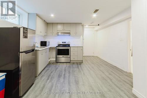 4369 Lismer Lane, London South (South W), ON - Indoor Photo Showing Kitchen With Stainless Steel Kitchen