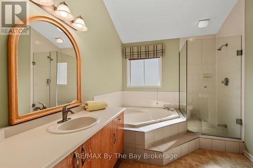 Main Floor 4 Piece with Dual Door Access - 12 Goldsmith Place, Wasaga Beach, ON - Indoor Photo Showing Bathroom
