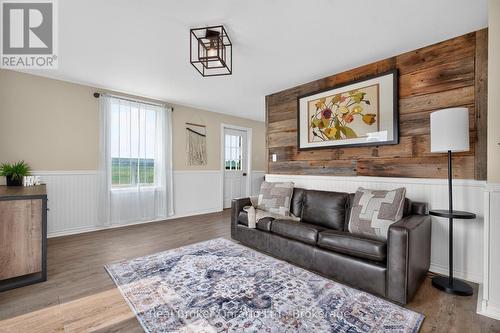 597 Lafontaine  Road W, Tiny, ON - Indoor Photo Showing Living Room