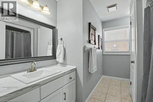 767 Lucerne Avenue, Waterloo, ON - Indoor Photo Showing Bathroom