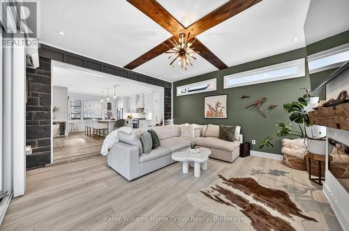 801 Watson Road S, Puslinch, ON - Indoor Photo Showing Living Room