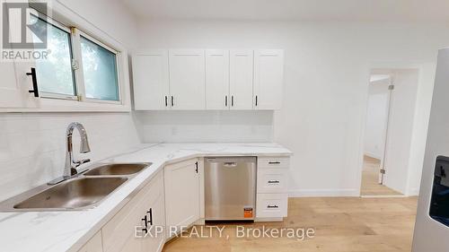 686 Elias Street, London East (East G), ON - Indoor Photo Showing Kitchen With Double Sink