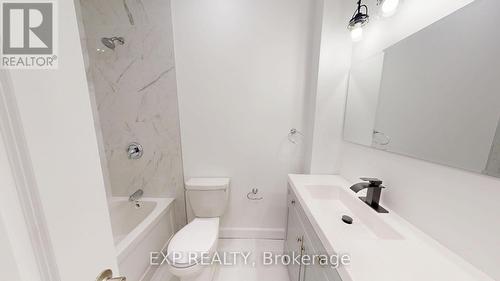 686 Elias Street, London East (East G), ON - Indoor Photo Showing Bathroom