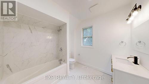 686 Elias Street, London East (East G), ON - Indoor Photo Showing Bathroom