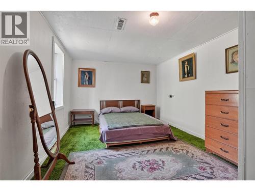 703 Pine Street, Nelson, BC - Indoor Photo Showing Bedroom