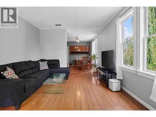 703 Pine Street, Nelson, BC - Indoor Photo Showing Living Room