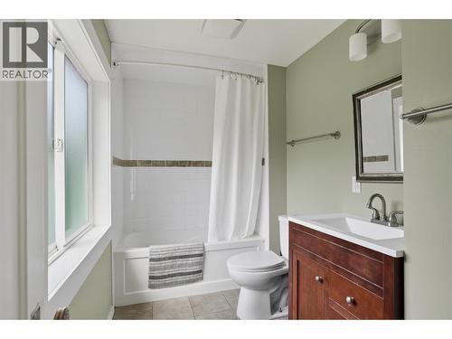 703 Pine Street, Nelson, BC - Indoor Photo Showing Bathroom