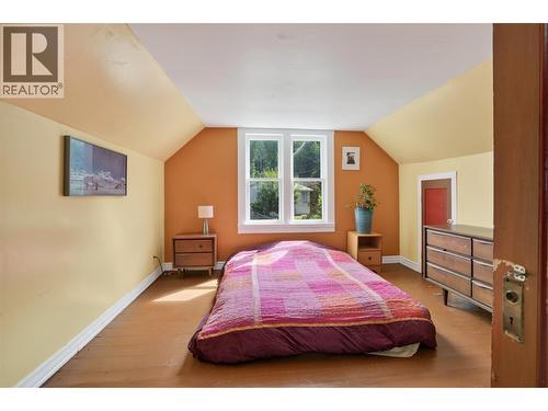 703 Pine Street, Nelson, BC - Indoor Photo Showing Bedroom