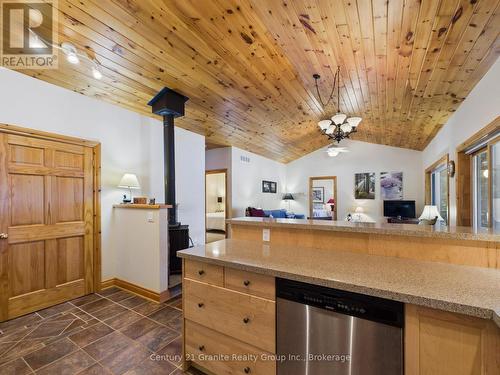 1474 Bitter Lake Road, Dysart Et Al (Guilford), ON - Indoor Photo Showing Kitchen
