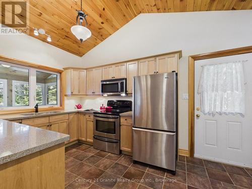 1474 Bitter Lake Road, Dysart Et Al (Guilford), ON - Indoor Photo Showing Kitchen