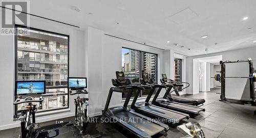 505 - 39 Roehampton Avenue, Toronto, ON - Indoor Photo Showing Gym Room