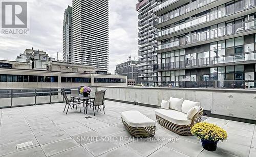 505 - 39 Roehampton Avenue, Toronto, ON - Outdoor