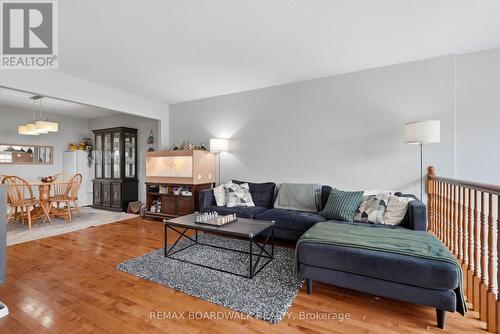 617 Spikemoss Place, Ottawa, ON - Indoor Photo Showing Living Room