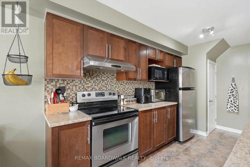 Quality maple cabinets... - 617 Spikemoss Place, Ottawa, ON - Indoor Photo Showing Kitchen
