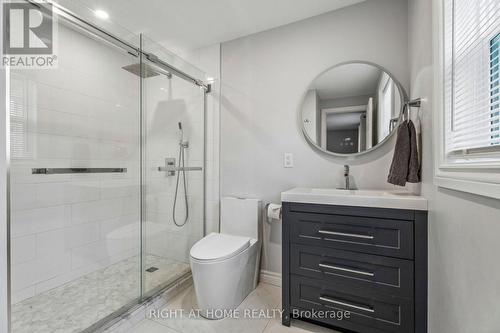 158 Zoo Park Road, Wasaga Beach, ON - Indoor Photo Showing Bathroom