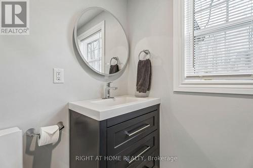 158 Zoo Park Road, Wasaga Beach, ON - Indoor Photo Showing Bathroom