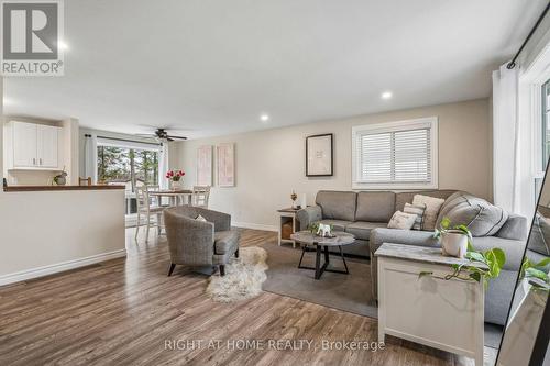 158 Zoo Park Road, Wasaga Beach, ON - Indoor Photo Showing Living Room