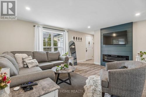 158 Zoo Park Road, Wasaga Beach, ON - Indoor Photo Showing Living Room