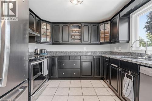 25 Winter Way, Brantford, ON - Indoor Photo Showing Kitchen
